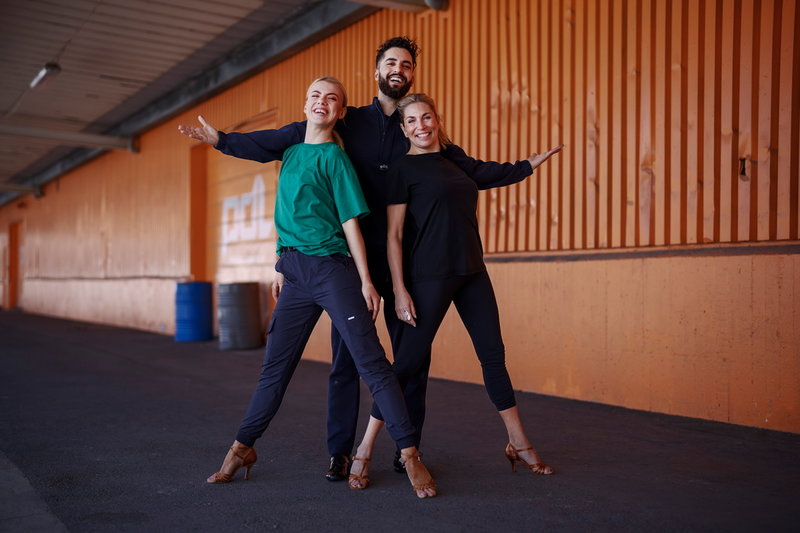 Filip Dikmen dansar med Linn Hegdal och jurymedlemmen Ann Wilson i veckans 'Let's dance'.
