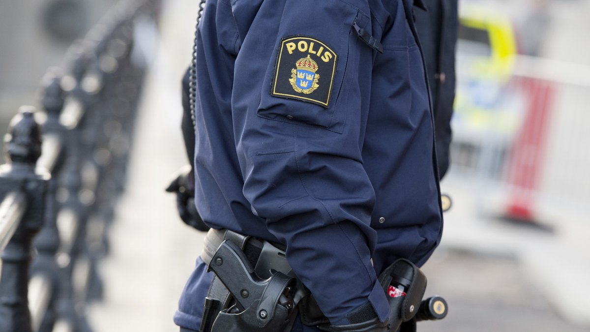 En polischef i Skåne riskerar löneavdrag eller varning för att ha druckit i tjänsten.