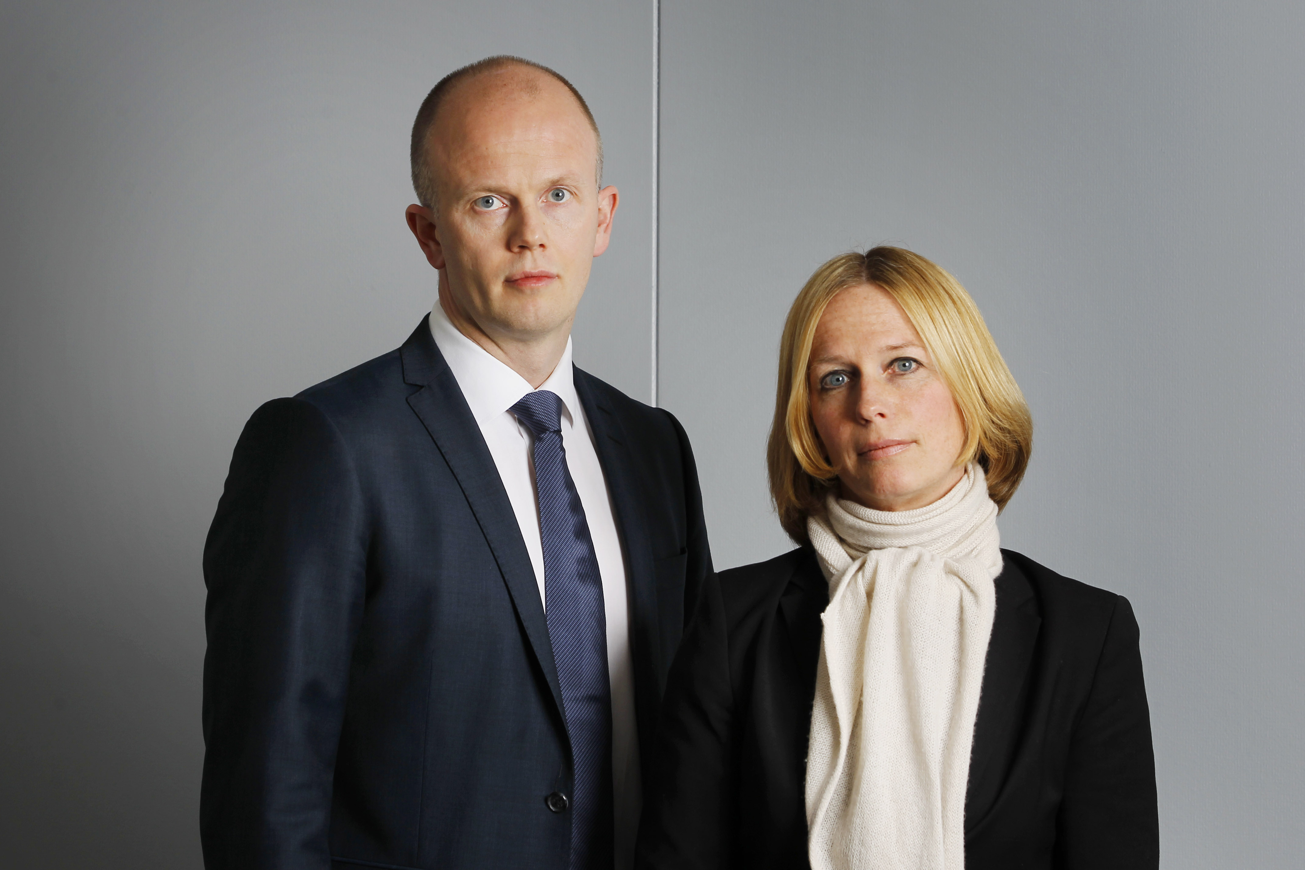 Den 16 april startar rättegången. Här är åklagarna Svein Holde och Inga Bejer Engh.