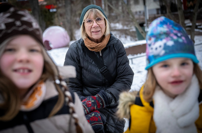 "Framförallt ger det väldigt stor glädje och något att se fram emot", säger Annika Hansson om tiden tillsammans med barnbarnen.