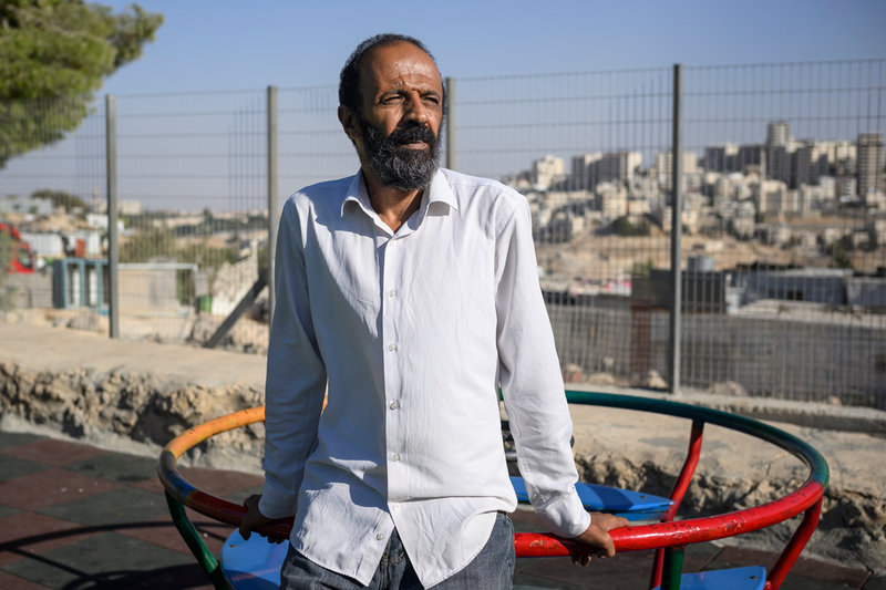 Beduinen Atallah Mazara’a är talesperson för invånarna i Jabal al-Baba. Deras bostäder hotas av rivning då det ligger i området E1 som Israel vill bebygga.