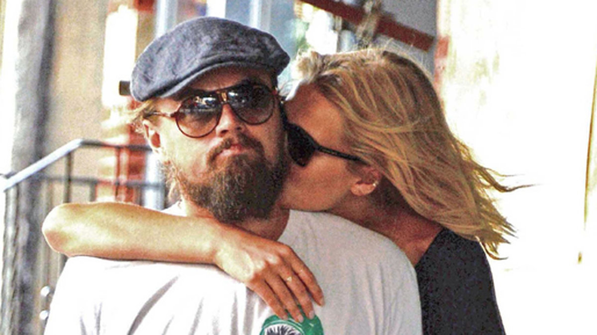 Leonardo DiCaprio och hans flickvän Toni Garrn tar en gosig promenad i New York. 