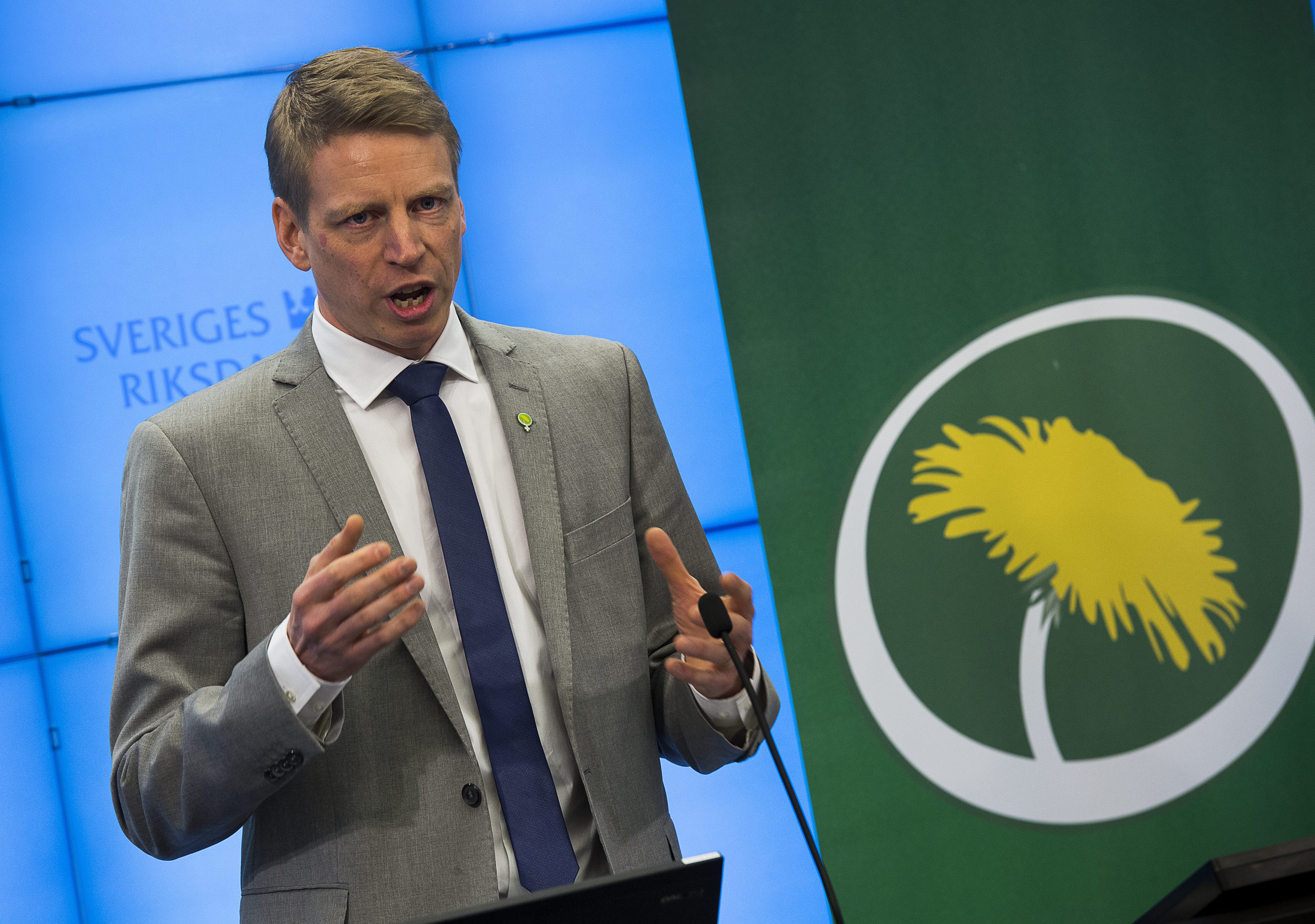 Per Bolund (MP), finansmarknads- och konsumentminister. Per Bolund (MP), finansmarknads- och konsumentminister.