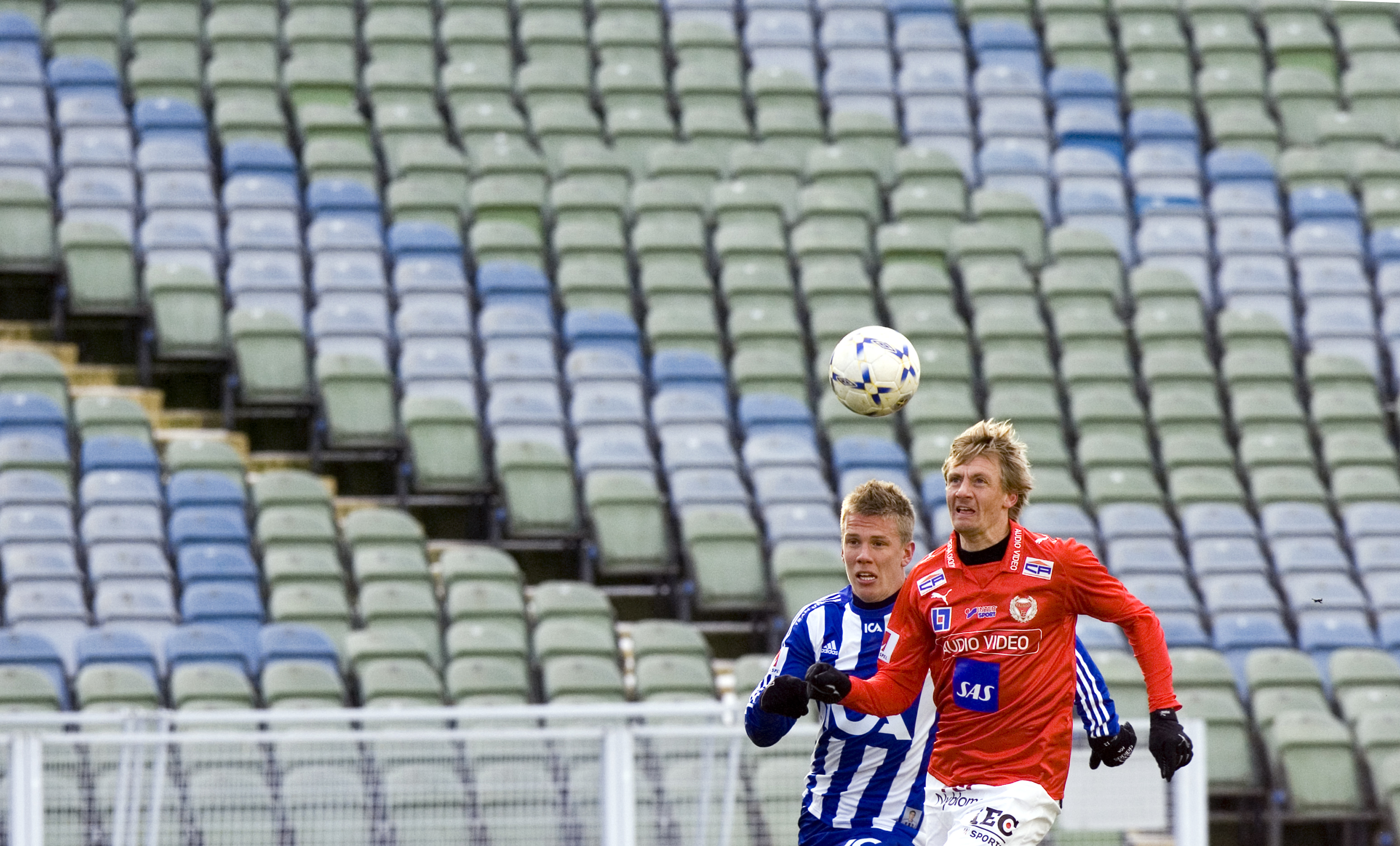 Publiken har uteblivit totalt i Supercupen förutom förra året då det var Skånederby. Här tampas Patrik Rosengrem och Pontus Wernbloom på ett ödsligt Ullevi. Publiken har uteblivit totalt i Supercupen förutom förra året då det var Skånederby. Här tampas Patrik Rosengrem och Pontus Wernbloom på ett ödsligt Ullevi.