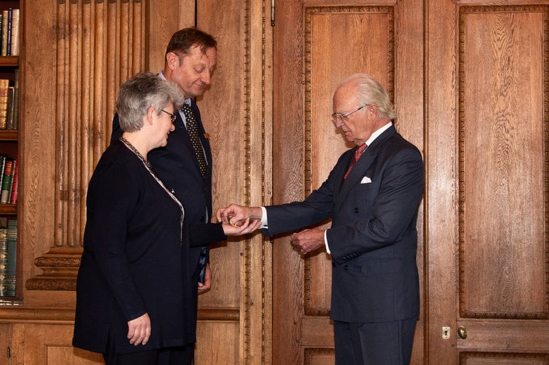 Ingrid och Henrik Sommar tilldelades LRF Mjölks guldmedalj för mjölkbönder vid en ceremoni med kung Carl Gustaf på kungliga slottet den 4 april i år.