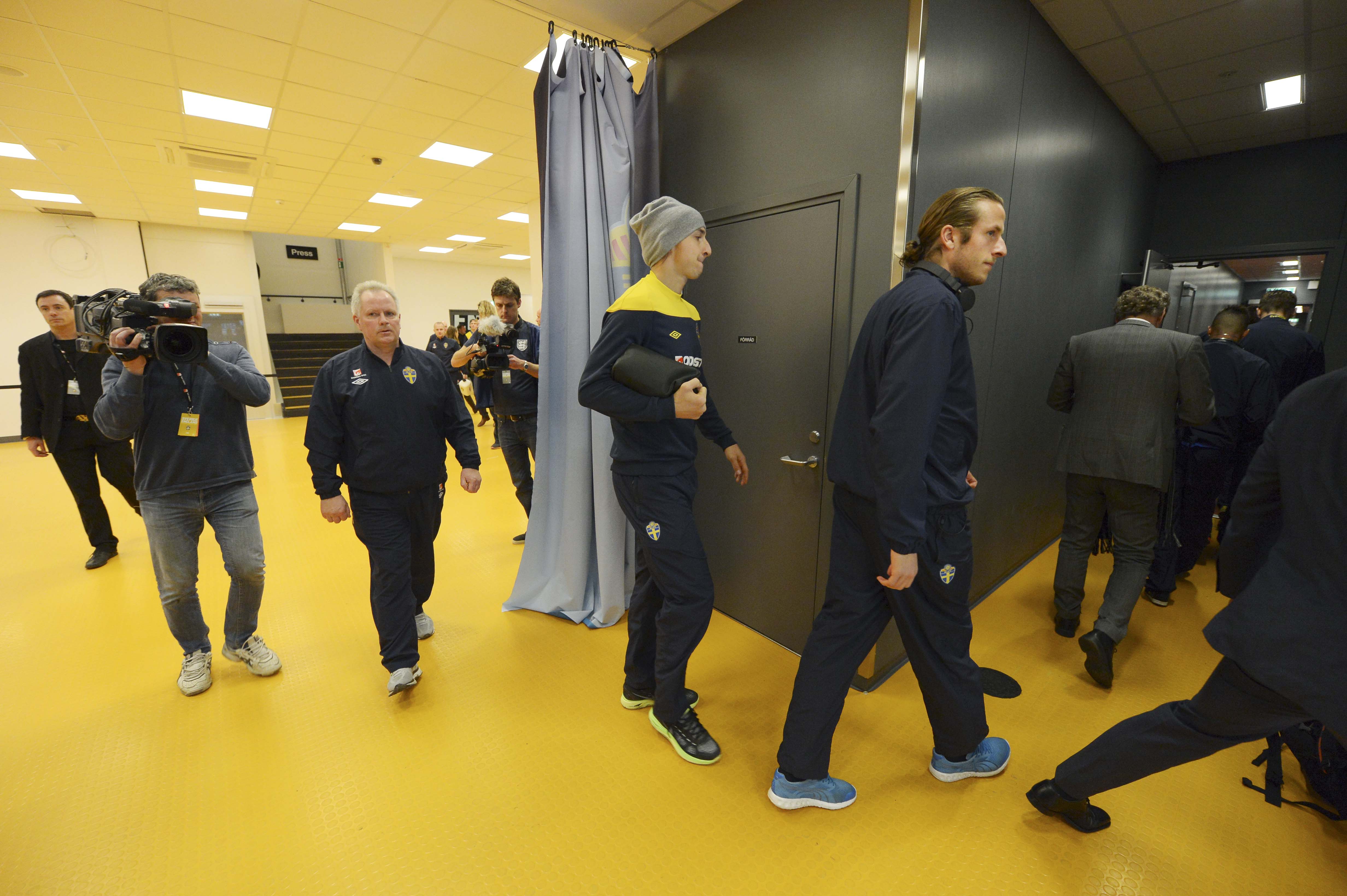 Här anländer Zlatan Ibrahimovic och Jonas Olsson. Här anländer Zlatan Ibrahimovic och Jonas Olsson.