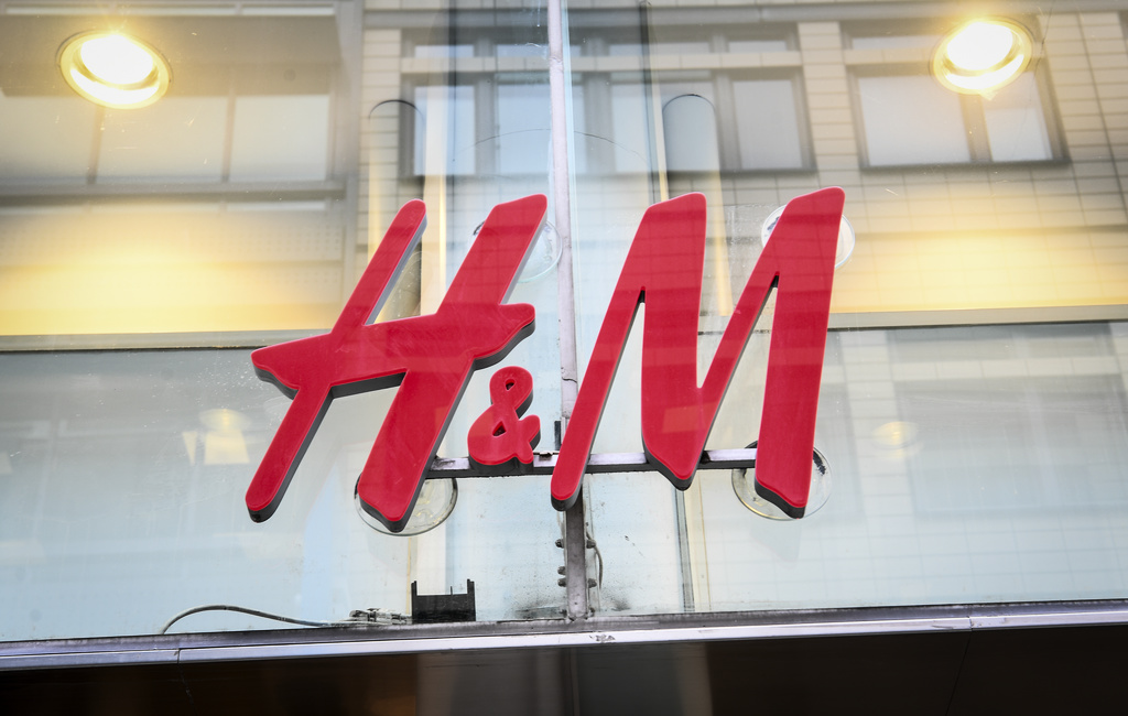 H&amp;M tog täten bland bolagen på OMXS30-listan.