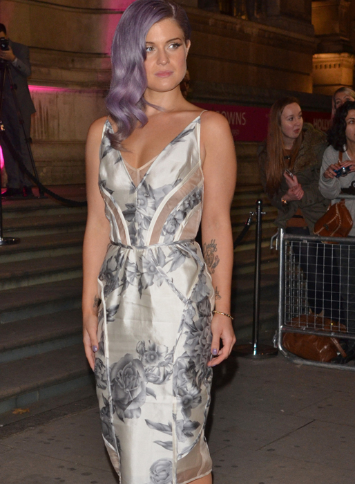 Kelly Osbourne kallades för "tjock" av Christina Aguilera i flera år. Kelly Osbourne kallades för "tjock" av Christina Aguilera i flera år.