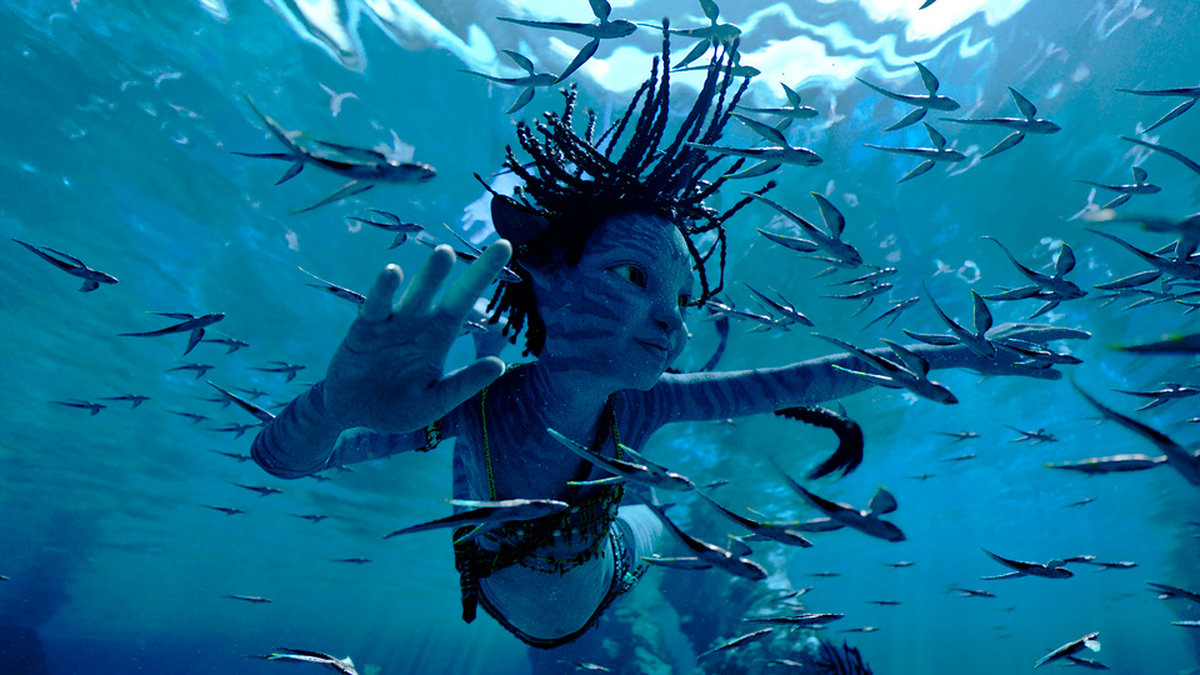 'Avatar: the way of water' är den andra av fem (!) planerade filmer i James Camerons filmserie om de blå utomjordingarna som koloniseras av människor. Pressbild.