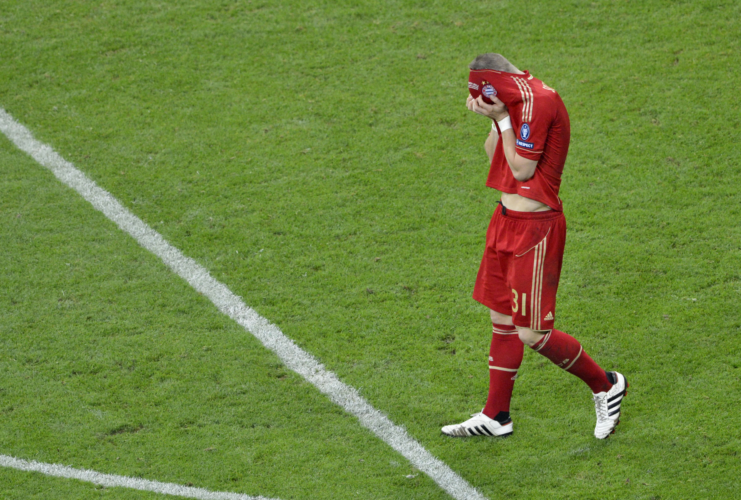 Bastian Schweinsteiger missade Bayerns sista straff mot Chelsea men ska inte påverkas av det i EM enligt Podolski.