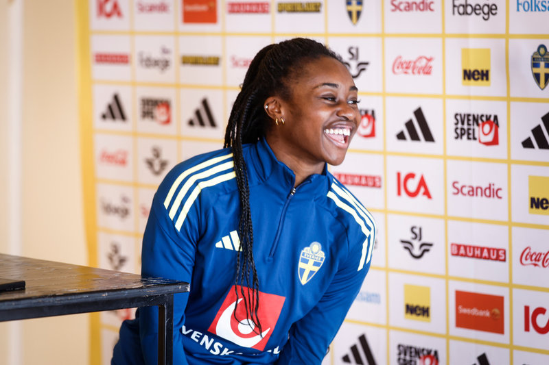 Häckens Monica Jusu Bah under onsdagens pressträff på spelarhotellet i Reggio Calabria, dagen efter fotbollsdamernas VM-kvalseger, 1–0, mot Italien.