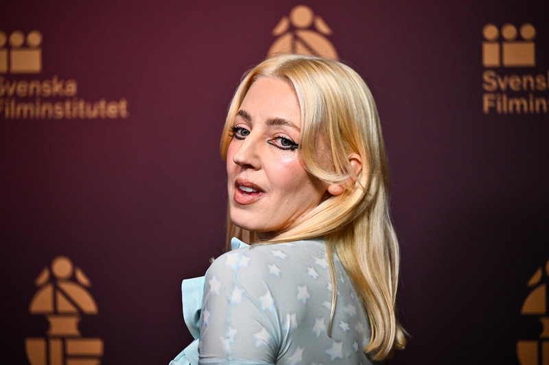 Veronica Maggio på Guldbaggegalans röda matta. Artisten var nominerad i två kategorier, men blev utan priser på filmgalan. 