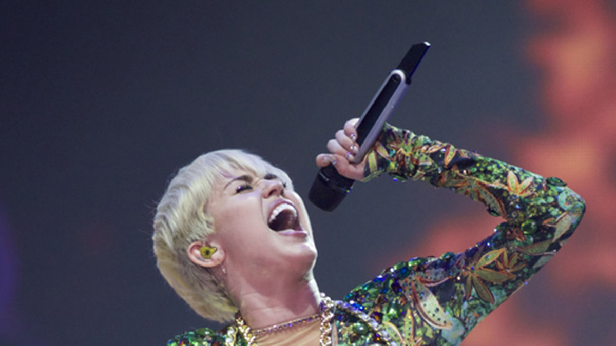 Mileys scendräkt i marijuanamönster är helt oskyldig i jämförelse med stjärnans show.