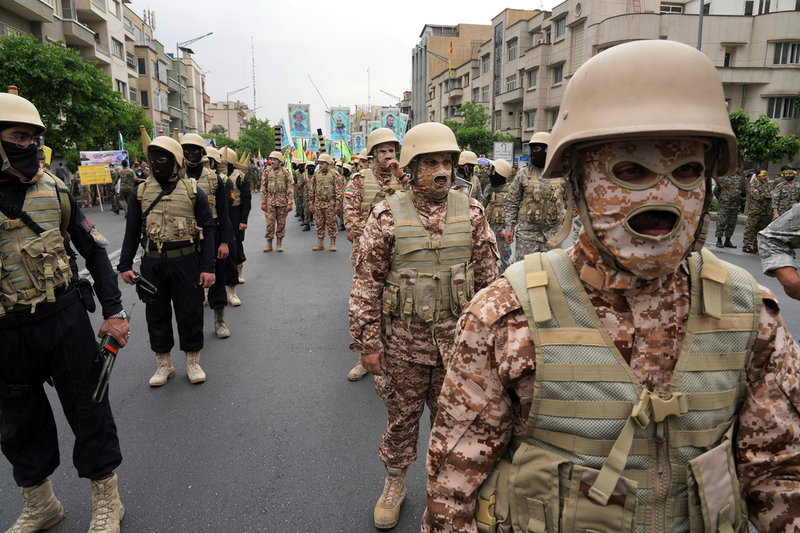 De paramilitära Basij-styrkorna lyder under Irans revolutionsgarde. Bland andra dess medlemmar anklagas för att ha utsatt tillfångatagna demonstranter för sexuella övergrepp. Bilden togs i ett annat sammanhang i april 2022. Arkivbild.
