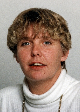 Alice Åström (v) testade hasch, alkohol och amfetamin när hon var tolv.