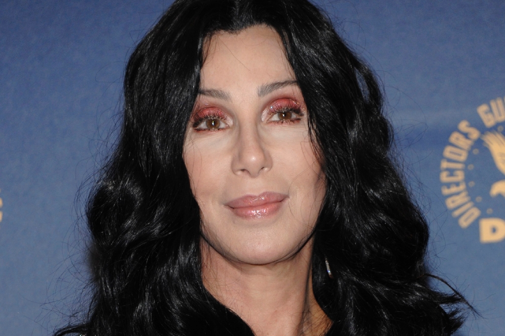 Inte ens Cher kunde hålla tungan i styr, när hon på twitter kallade Kardashian för bitch och sa att hon borde bli nersläppt på en motorväg efter att ha sett teveshowen första gången. Aj.