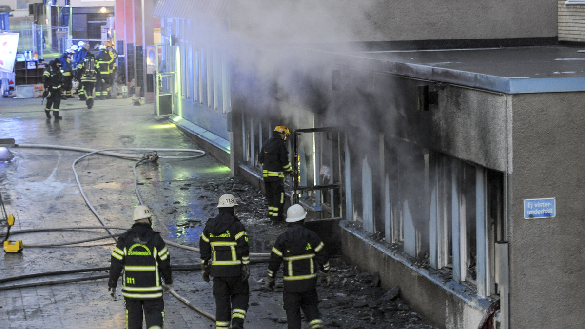 Moskén i Eskilstuna som brann. Fem personer skadades.