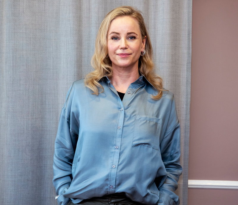 Sofia Helin är en av Sveriges mest framgångsrika skådespelare. I serien spelar hon Hälsomyndighetens utredare, Anette.