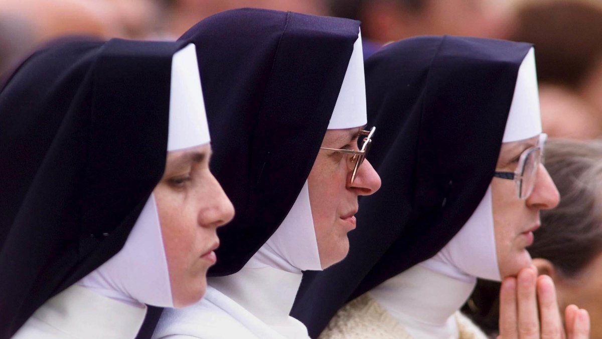 Kvinnorna förklädde ut sig till nunnor. 