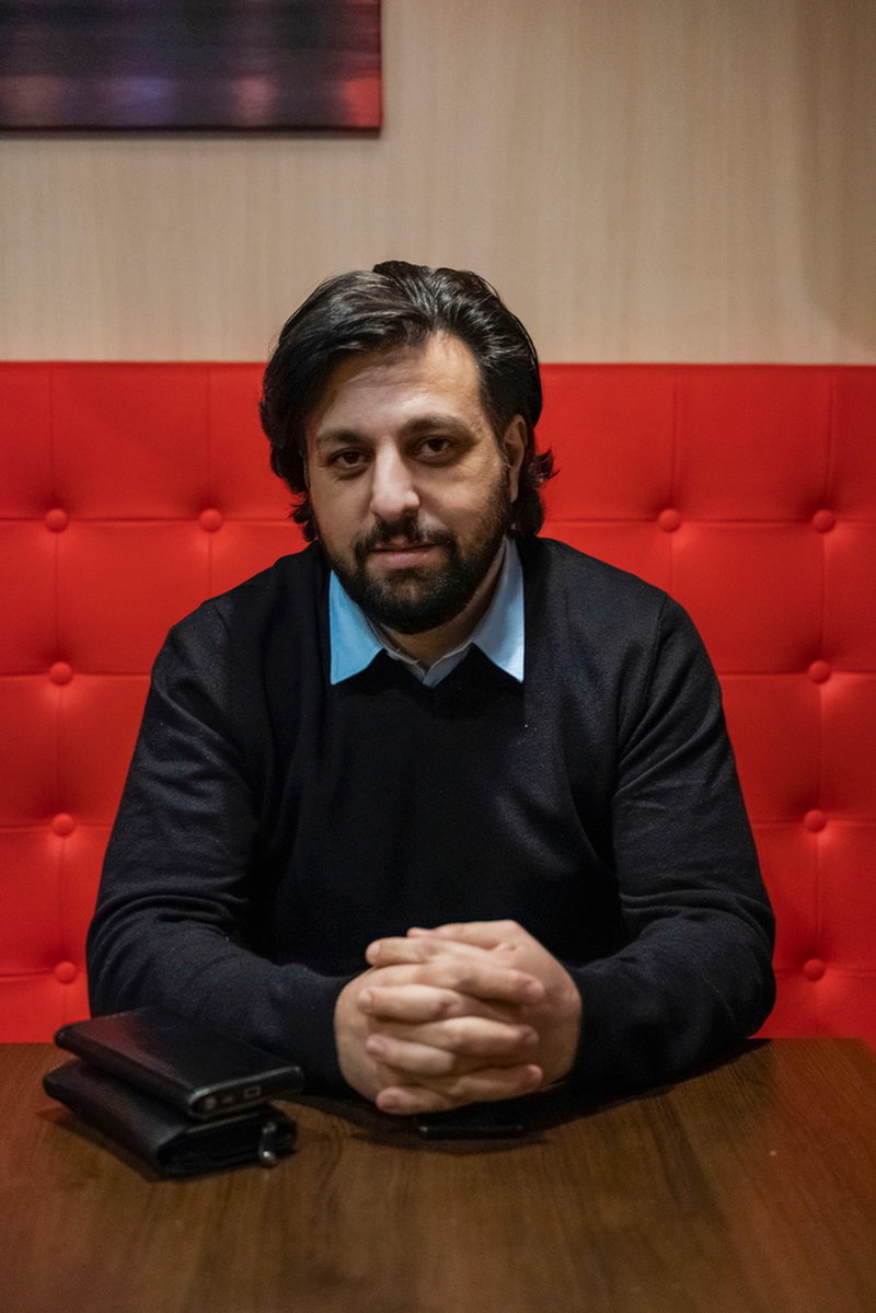 Rebaz Rashid arbetade som universitetslärare i arabiska och litteratur i Irak.