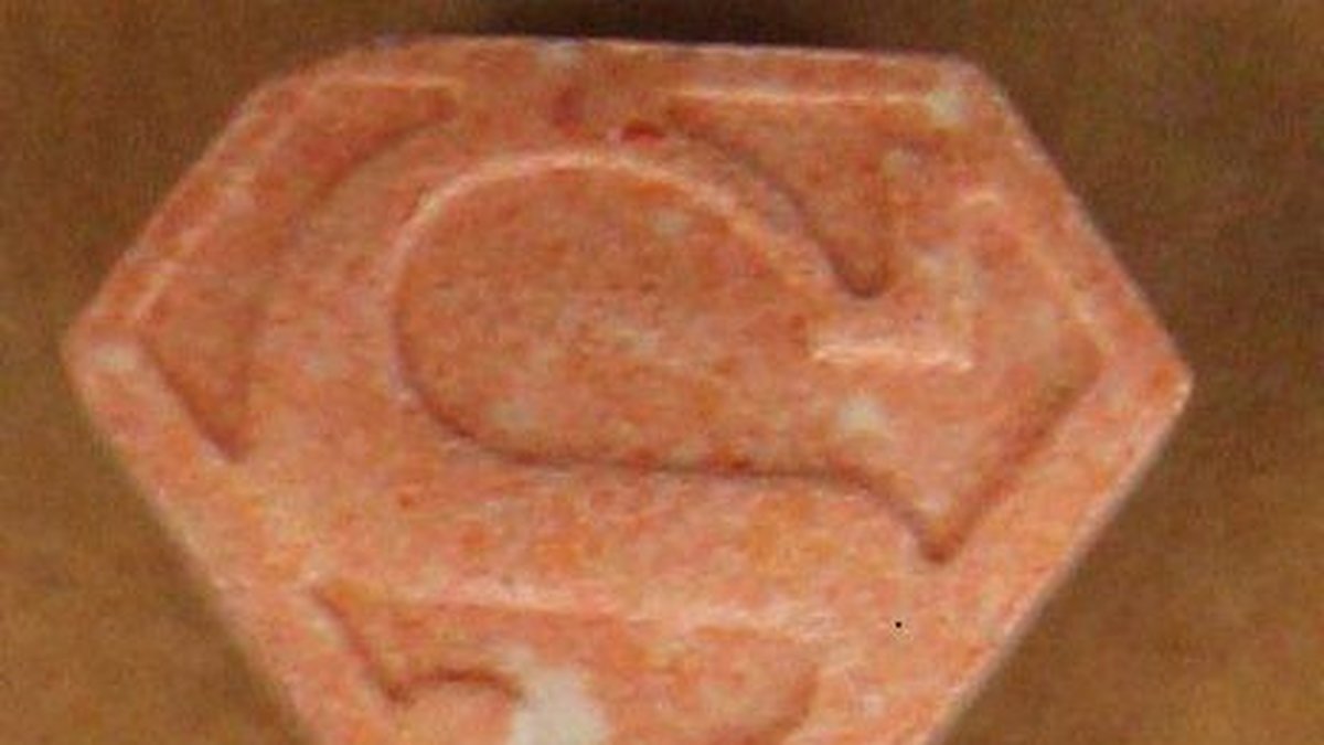 Supermandrogen har fått sitt namn från den utstansade loggan på tabletten.