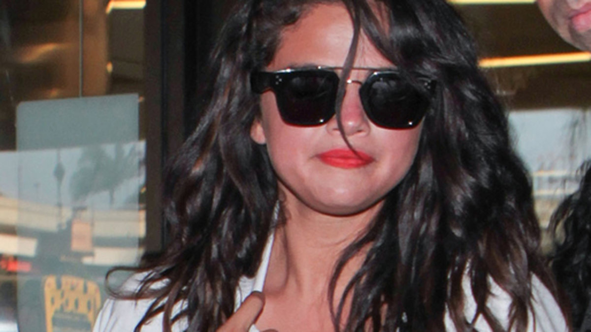 Selena skaffade sig en rejäl solbränna i Mexiko! 