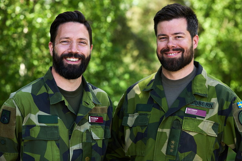 Peter Öhrling, funktionsförvaltare, och Max Sibbern, chef för stabsavdelningen vid Försvarsmaktens hundtjänstenhet.