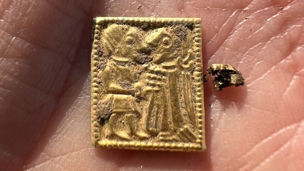 Arkeologer har gjort ett större fynd av guldbitar i Vingrom utanför Lillehammer.
