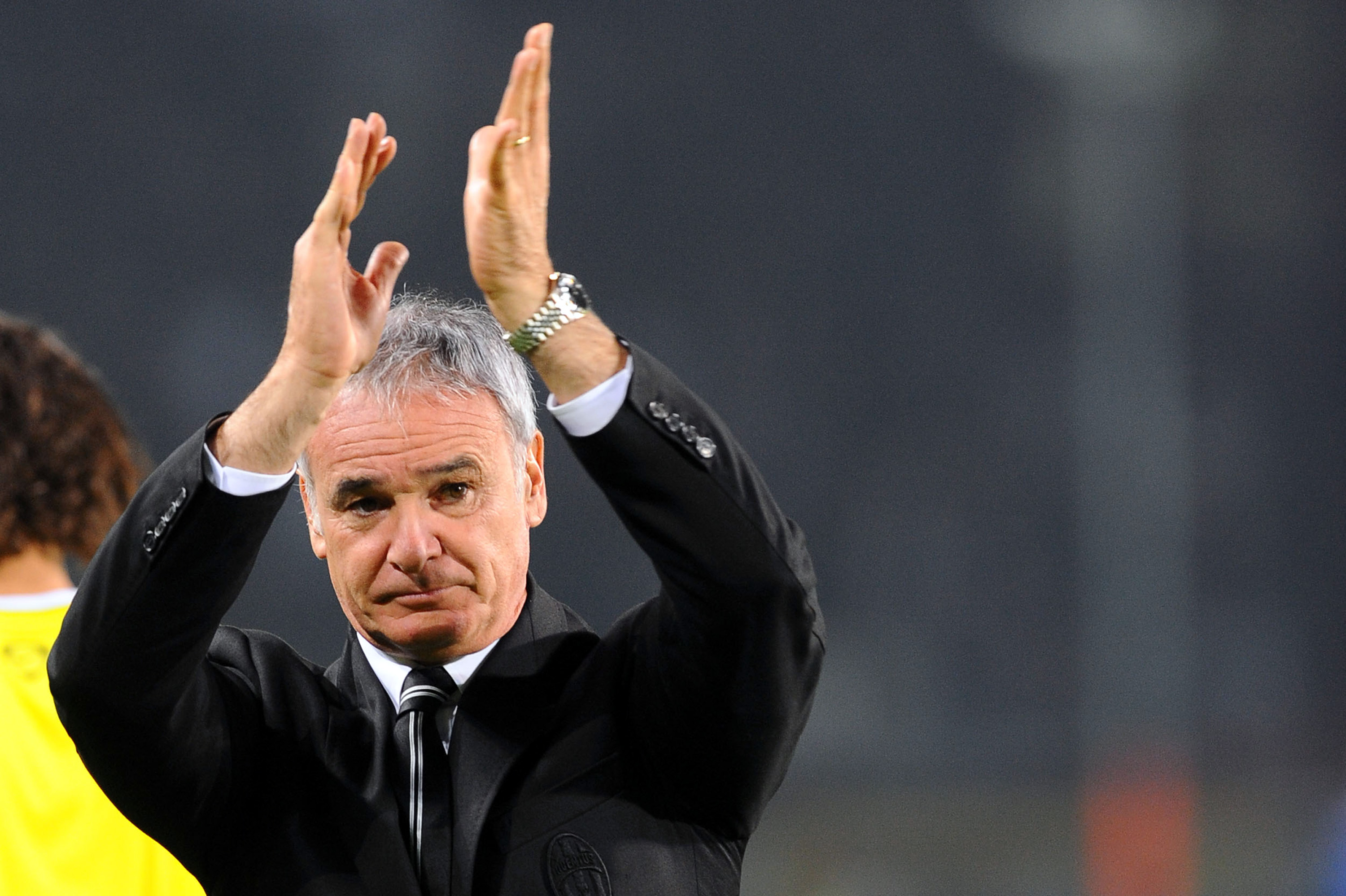 Mellan hösten 2000 och våren 2004 tränade Claudio Ranieri Chelsea. 2003 köpte Roman Abramovich klubben och bara ett år efter sparkade han Ranieri sedan framgångarna uteblivit. Mellan hösten 2000 och våren 2004 tränade Claudio Ranieri Chelsea. 2003 köpte Roman Abramovich klubben och bara ett år efter sparkade han Ranieri sedan framgångarna uteblivit.