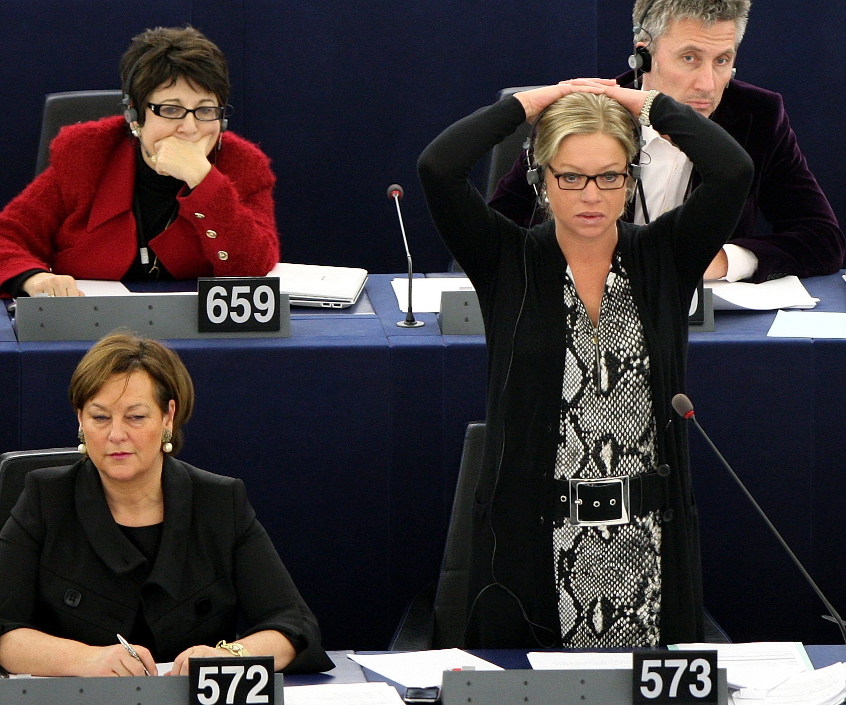 Den liberala parlamentarikern Jeanine Hennis-Plasschaert fick med sig Europaparlamentet på ett nej till Swift.