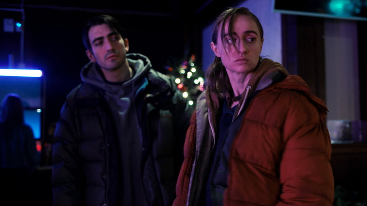 Philip Oros och Silvana Imam spelar huvudrollerna i 'Dogborn'. Pressbild.