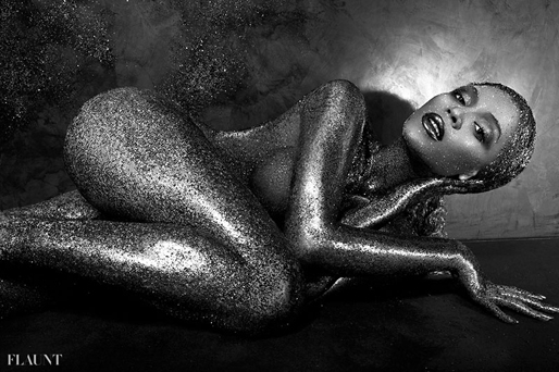 Beyoncé poserar naken i Flaunt.