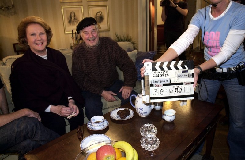 Gaby Stenberg och Bert Åke Warg under inspelningen av 'Rederiet'. Det var på den svenska tv-långköraren som Camilla Ahlgren och hans Rosenfeldt först möttes. Arkivbild.
