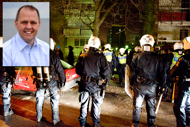 Sverigedemokraternas Jens Leandersson hävdar att oroligheterna stoppas om man utvisar 