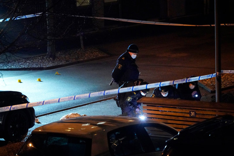 Det grova våldet har fortsatt trots alla knäckta brottschattar. Bild från förra veckan då en man sköts ihjäl i Bunkeflostrand i Malmö.