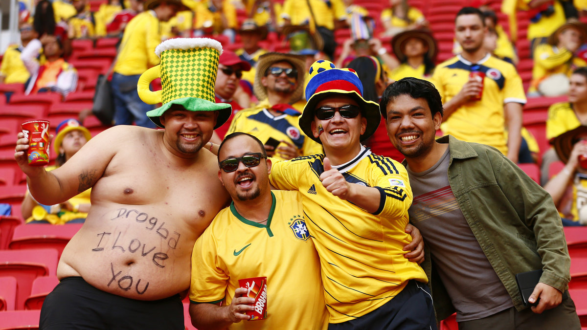Lägg märke till att det är ett colombianskt fan. 