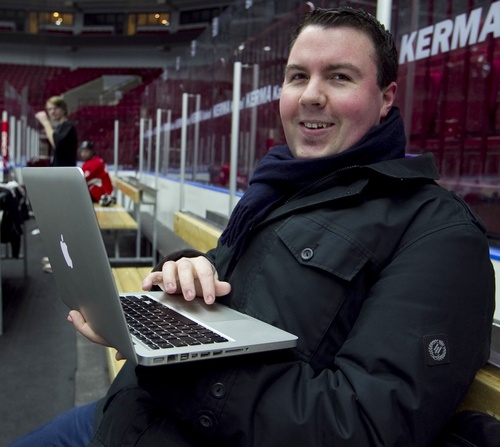 I fem år har han drivit Sveriges största fristående hockeyblogg. Nu blir Johan Svensson, Nyheter24:s VM-krönikör. 