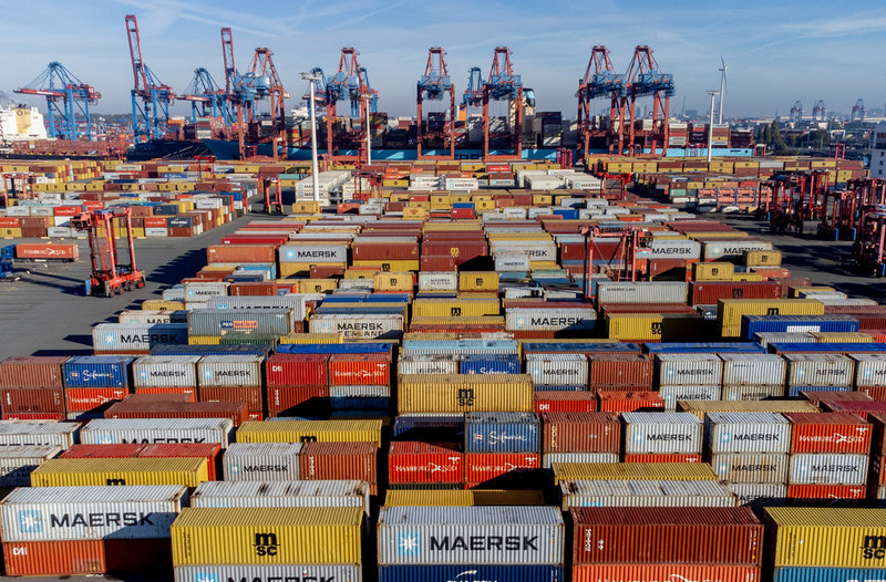 Containrar i Hamburgs hamn på en bild tagen 2022. Över 6 000 lastbilar passerar genom hamnen varje dag.