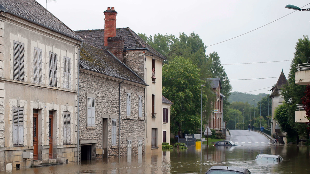 Kommunen Souppes-sur-Loing, söder om Paris, har också drabbats.