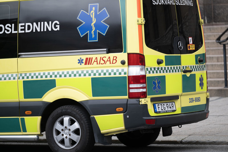 Ambulans kallades till platsen. Arkivbild. Foto: Fredrik Sandberg/TT