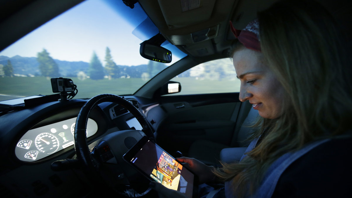 Rattsurfa – att använda mobilen eller annan utrustning när man kör bil.
