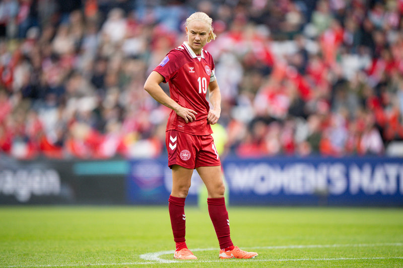 Pernille Harder under fredagens Nations League-match mot Wales i Odense. Danmark vann med 1–0 och utmanar Sverige om gruppsegern inför tisdagens avgörande på Strawberry arena i Solna.