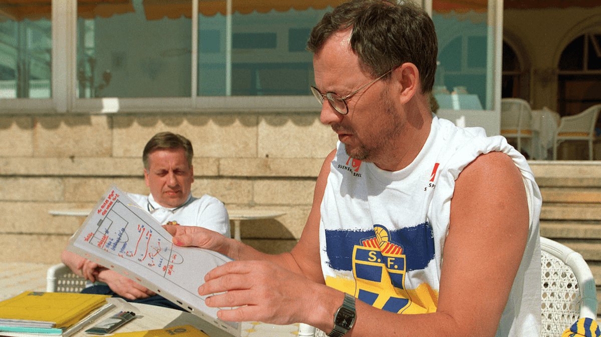 Här chillar han med Tommy Söderberg och planerar inför EM 2000 i Belgien och Holland. 