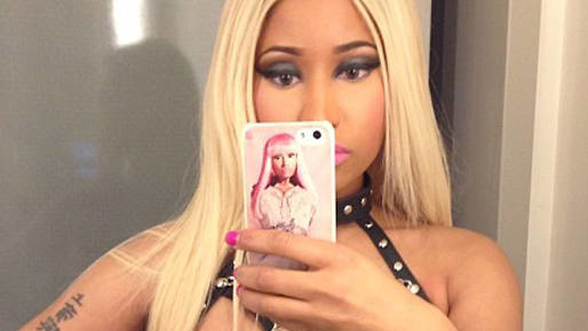 Nicki Minaj skaffade Instagram och bjöd sina följare på en hel del vågade bilder. 