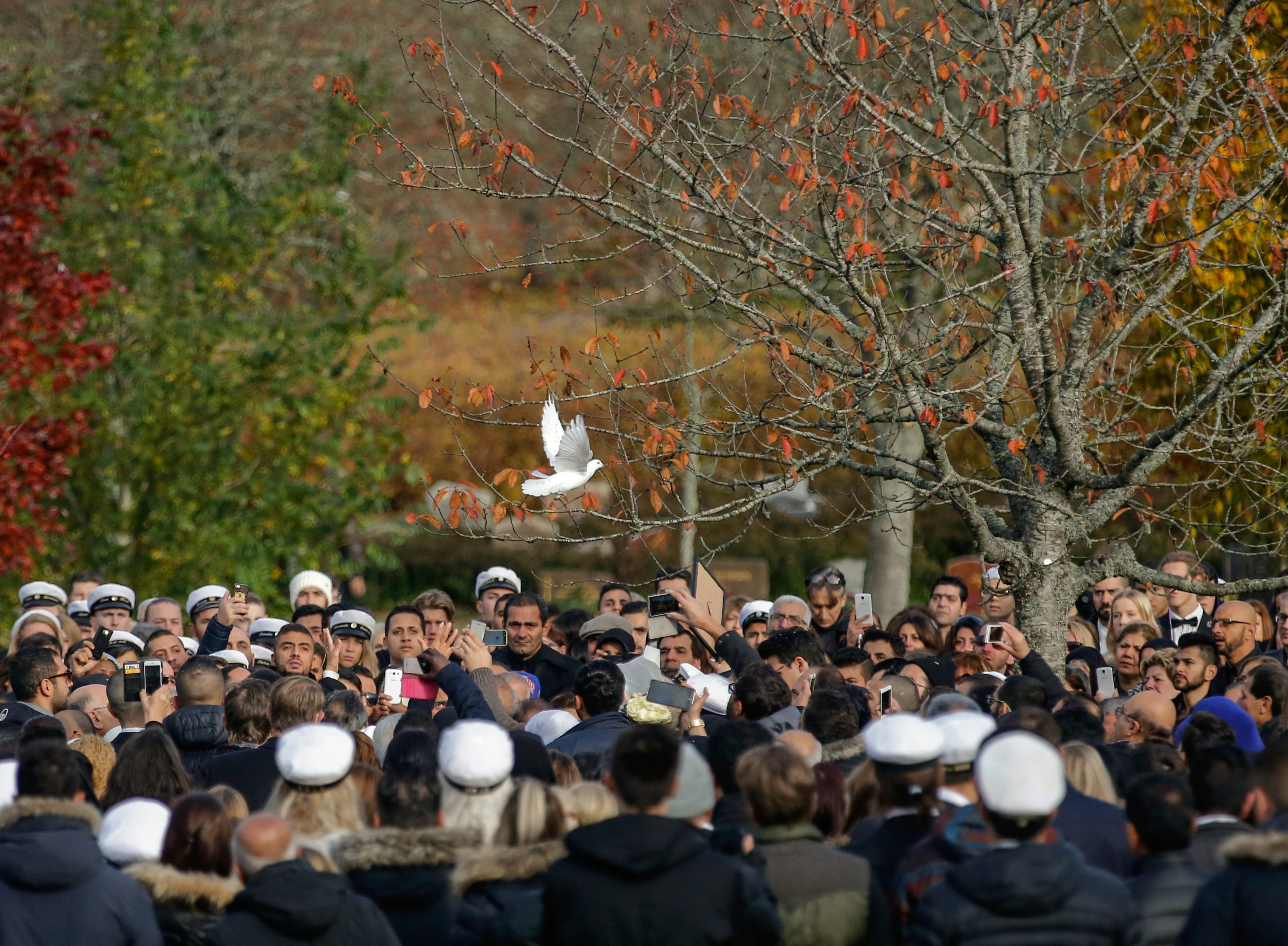 2015: Lavin Eskandars begravning