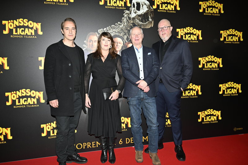 Jonas Karlsson, Jennie Silfverhjelm, Robert Gustafsson och Anders Jansson spelar huvudrollerna i Jönssonligan kommer tillbaka, som hade premiär 2024. Foto: Fredrik Sandberg/TT Jonas Karlsson, Jennie Silfverhjelm, Robert Gustafsson och Anders Jansson spelar huvudrollerna i Jönssonligan kommer tillbaka, som hade premiär 2024. Foto: Fredrik Sandberg/TT