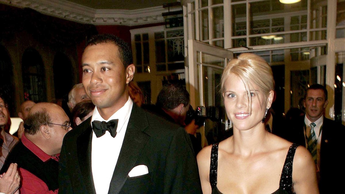 Den 25 november 2003 var Tiger och Elin på safari i Sydafrika. Paret sov under stjärnorna och romantiken spirade mellan kärleksparet. Då passade Tiger Woods på att fria – och Elin sa ja.