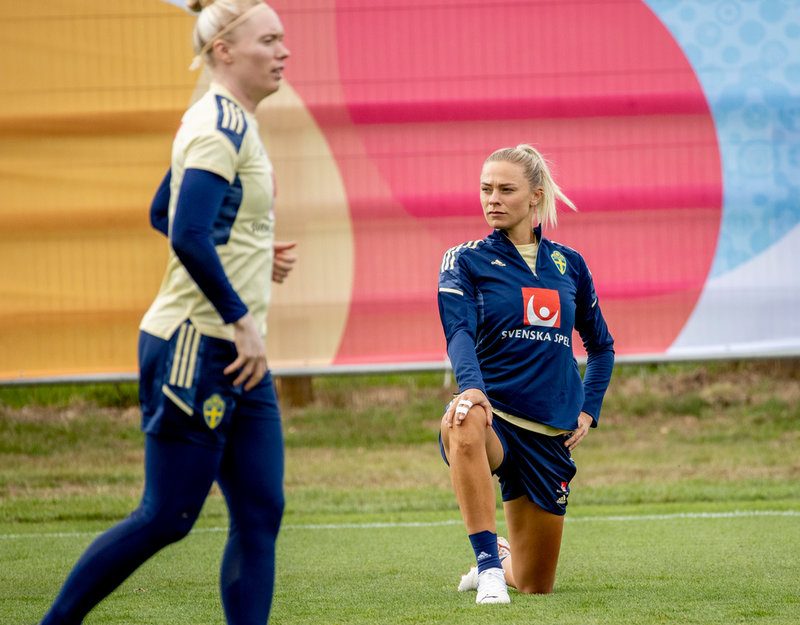Hedvig Lindahl och Fridolina Rolfö är två av spelarna som känner att det är dags för Sverige att ta ett mästerskapsguld.