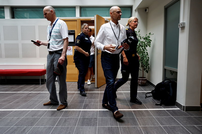 Paus i förhandlingarna i Hovrätten för Nedre Norrland inleder där det är huvudförhanding om mordet på 16-åriga Malin Lindström i Husum 1996. Rättegången hålls i tingsrättens lokaler.