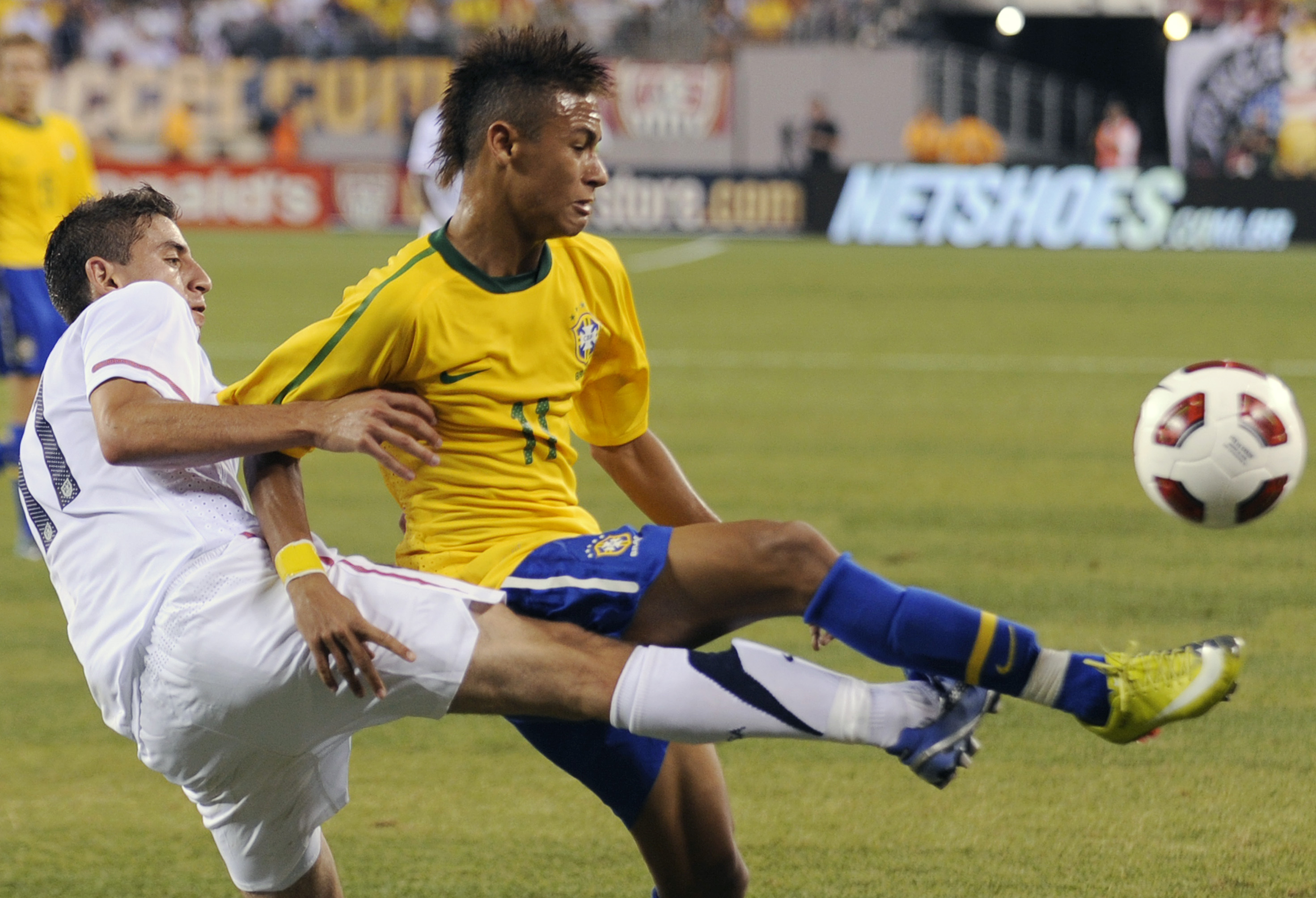 Det nya stjärnskottet Neymar gjorde mål.